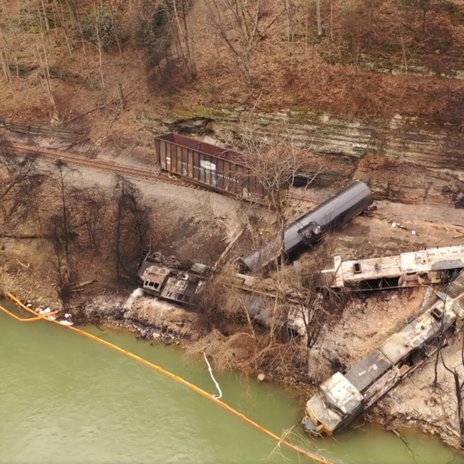 Train derailment 2.jpg